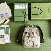 Gucci Backpack With Interlocking G Beige and white GG 674147 Size 26.5x30x13 cm - 3