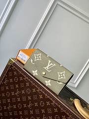 Louis Vuitton M82516 Sarah Wallet Khaki / Cream Size 19 x 10.5 x 2 cm - 1