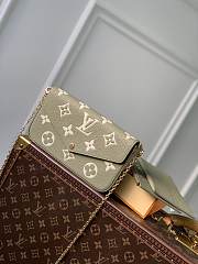 Louis Vuitton M82480 Félicie Pochette Khaki / Cream Size 21 x 12 x 3 cm - 1