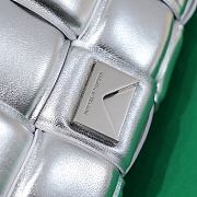 Bottega Veneta Padded Cassette Crossbody Bag Silver Size 26x18x8cm - 2