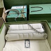 Gucci Horsebit Chain Medium Shoulder Bag 764255 White Size 38x15x16cm - 5