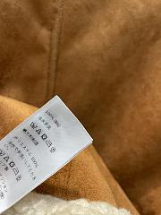 Celine Sleeveless Vest In Curly Shearling Khaki / Ficelle - 5