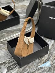 YSL Le 5 À 7 In Suede And Shearling Brown & Beige 657228 Size 23 X 16 X 6,5 CM - 4