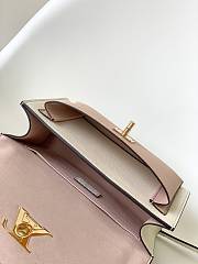 Louis Vuitton M22190 MyLockMe Chain Bag Rose Quartz Trianon Size 22.5 x 17 x 5.5 cm - 5