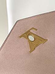 Louis Vuitton M22190 MyLockMe Chain Bag Rose Quartz Trianon Size 22.5 x 17 x 5.5 cm - 4