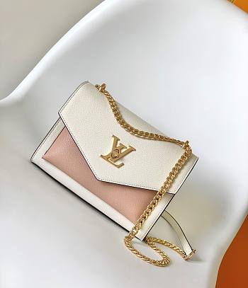 Louis Vuitton M22190 MyLockMe Chain Bag Rose Quartz Trianon Size 22.5 x 17 x 5.5 cm