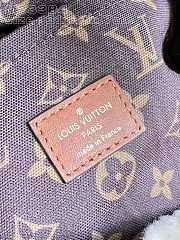 Louis Vuitton M23384 LV Ski Backpack Cream/Brown Shearling Size 31 x 31 x 17 cm - 5