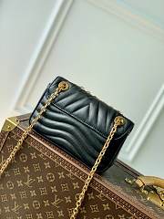 Louis Vuitton M20687 New Wave PM Chain Bag Black Size 21 x 12 x 9 cm - 4