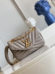 Louis Vuitton M20838 New Wave PM Chain Bag Taupe Size 21 x 12 x 9 cm - 4