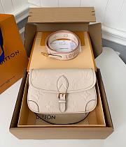 Louis Vuitton M46388 Diane Cream Beige Size 24 x 15 x 9 cm - 1