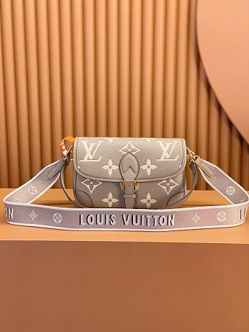 Louis Vuitton M46583 Diane Satchel Bag Tourterelle Beige/Cream Size 24 x 15 x 9 cm