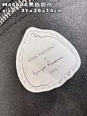 Louis Vuitton M46390 LV x YK Neverfull MM Black&White Size 31 x 28 x 14 cm - 2