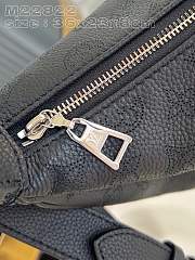 Louis Vuitton M22822 Baia MM Bag Black Size 36.5 x 23 x 8 cm - 2