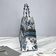 Large Dior Book Tote White and Pastel Midnight Blue Toile de Jouy Mexico Embroidery Size 42 x 35 x 18.5 cm - 3