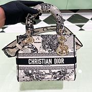 Dior Medium Lady D-Lite Bag Latte and Black Toile de Jouy Zodiac Embroidery Size 24 x 20 x 11 cm - 1