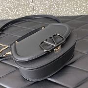Valentino Vsling Shoulder Bag In Grainy Calfskin Black Size 22x15x5 cm - 2