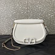 Valentino Vsling Shoulder Bag In Grainy Calfskin White Size 22x15x5 cm - 1