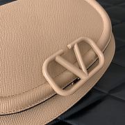 Valentino Vsling Shoulder Bag In Grainy Calfskin Rose Size 22x15x5 cm - 4