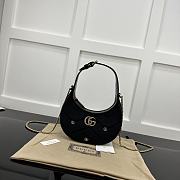 Gucci GG Marmont Half-Moon-Shaped Mini Bag 770983 Black Velvet Size 21x16x5 cm - 1