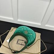 Gucci GG Marmont Half-Moon-Shaped Mini Bag 770983 Green Velvet Size 21x16x5 cm - 5