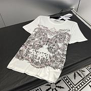 Dior T-Shirt White Cotton and Linen Jersey with Pastel Pink Butterfly Around The World Motif - 4