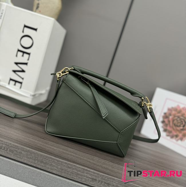 Loewe Mini Puzzle Bag In Classic Calfskin Green Size 18X12.5X8 cm - 1
