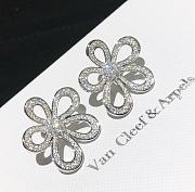 Van Cleef & Arpels Flowerlace Earrings - 5