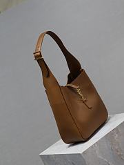 YSL Le 5 À 7 Supple Small In Grained Leather 713938 Brown Size 23 X 22 X 8.5 CM - 2