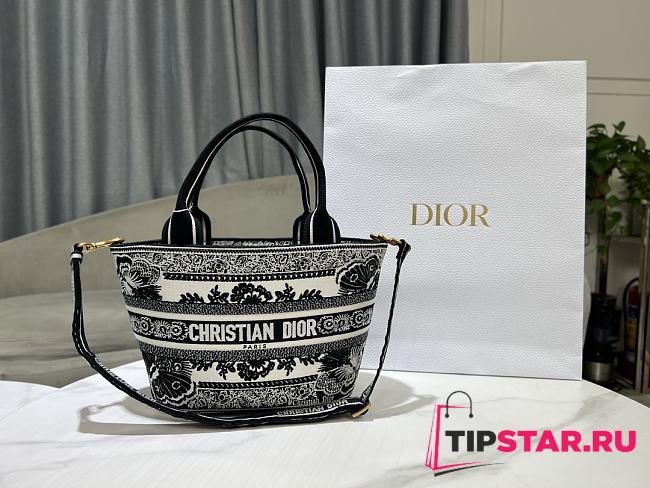 Dior Hat Basket Bag White and Black Butterfly Bandana Embroidery Size 27 x 20 x 8 cm - 1