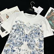 Dior T-Shirt White Cotton and Linen Jersey with Pastel Midnight Blue Butterfly Around The World Motif - 4