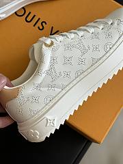Louis Vuitton Time Out Sneaker White Monogram Flowers on the outsole - 2
