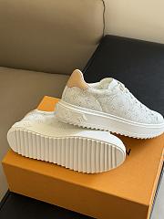 Louis Vuitton Time Out Sneaker White Monogram Flowers on the outsole - 3