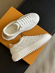 Louis Vuitton Time Out Sneaker White Monogram Flowers on the outsole - 4