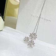 Van Cleef & Arpels Lotus Pendant 3 Flowers - 2