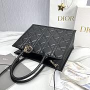 Medium Dior Book Tote Black Macrocannage Calfskin Size 36.5 x 28 x 17.5 cm - 2