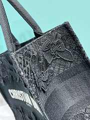 Medium Dior Book Tote Black D-Lace Butterfly Embroidery with 3D Macramé Effect Size 36 x 27.5 x 16.5 cm - 5