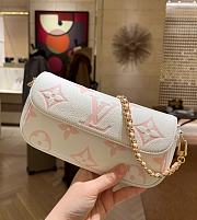 Louis Vuitton M83026 Wallet on Chain Ivy Latte/Pink Size 23.5 x 12.0 x 4.3 cm - 1