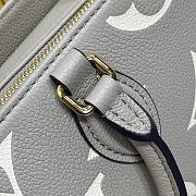Louis Vuitton M23641 OnTheGo East West Tote Bag Bicolour Size 25 x 13 x 10 cm - 4