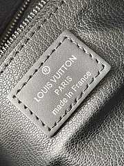 Louis Vuitton M46354 Dopp Kit Monogram Size 28 x 15 x 16.5 cm - 5