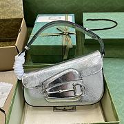 Gucci Horsebit 1955 Shoulder Bag 764155 Silver Crackle Size 26.5 cm - 1