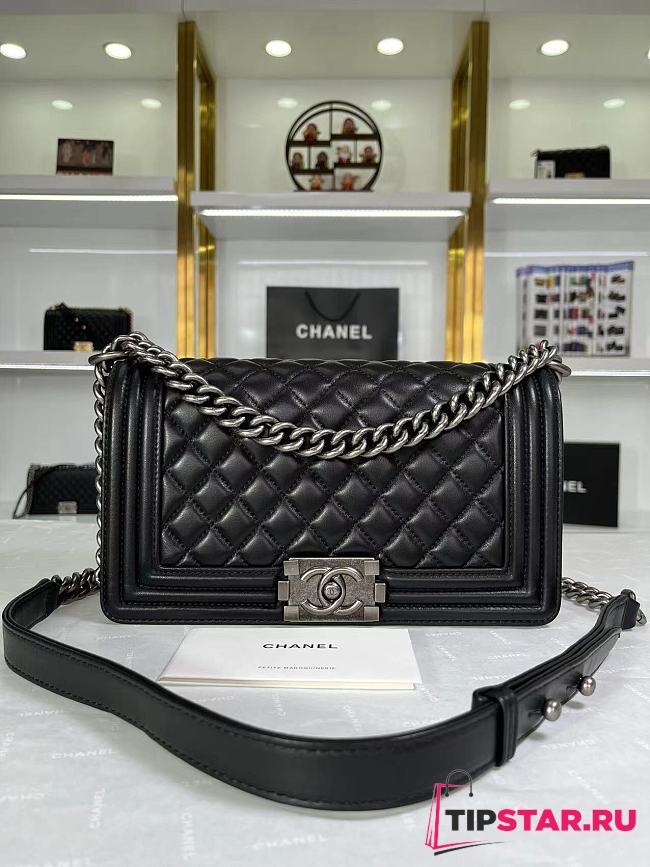 Chanel Boy Handbag Black Calfskin A67086 Size 15 × 25 × 9 cm - 1