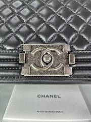 Chanel Boy Handbag Black Calfskin A67086 Size 15 × 25 × 9 cm - 3