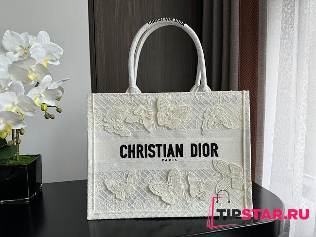 Medium Dior Book Tote White D-Lace Butterfly Embroidery with 3D Macramé Effect Size 36 x 27.5 x 16.5 cm - 1