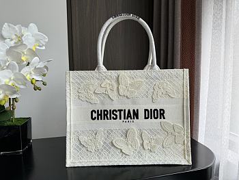 Medium Dior Book Tote White D-Lace Butterfly Embroidery with 3D Macramé Effect Size 36 x 27.5 x 16.5 cm
