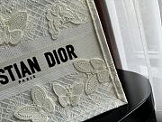 Medium Dior Book Tote White D-Lace Butterfly Embroidery with 3D Macramé Effect Size 36 x 27.5 x 16.5 cm - 2