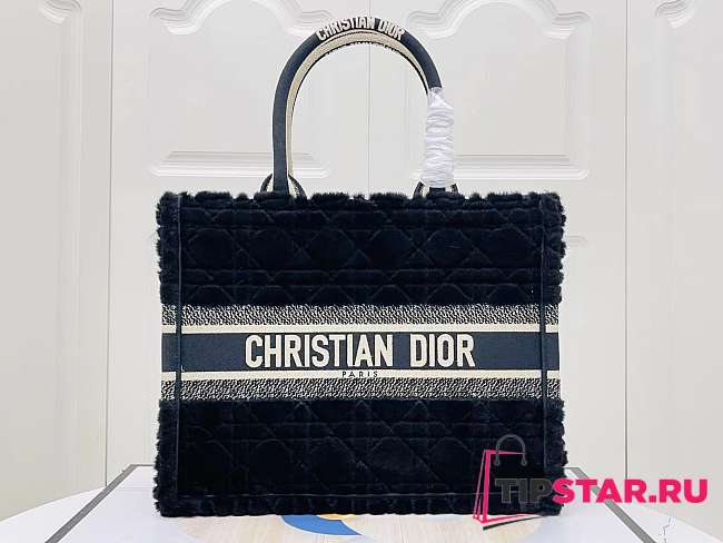 Medium Dior Book Tote Navy Blue Cannage Shearling Size 36 x 27.5 x 16.5 cm - 1