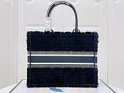 Medium Dior Book Tote Navy Blue Cannage Shearling Size 36 x 27.5 x 16.5 cm - 4