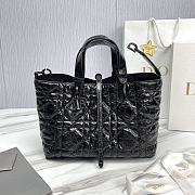 Medium Dior Toujours Bag Black Macrocannage Crinkled Calfskin Size 28.5 x 21.5 x 17 cm - 1
