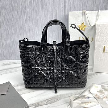 Medium Dior Toujours Bag Black Macrocannage Crinkled Calfskin Size 28.5 x 21.5 x 17 cm