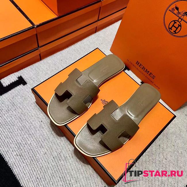 Hermes Oran Sandal Étoupe Color - 1